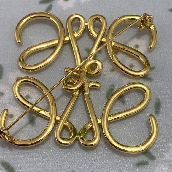 Loewe's Classic Anagram Brooch In Gold-Tone Metal - Picture 4 of 6